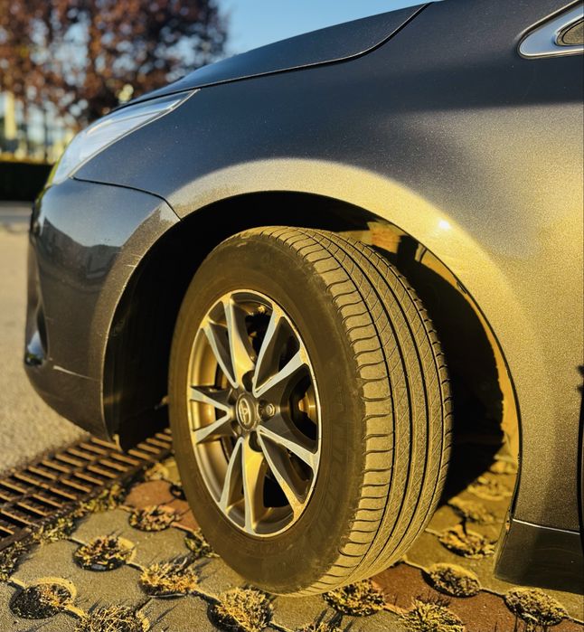 Тойота Авенсис комби 2016