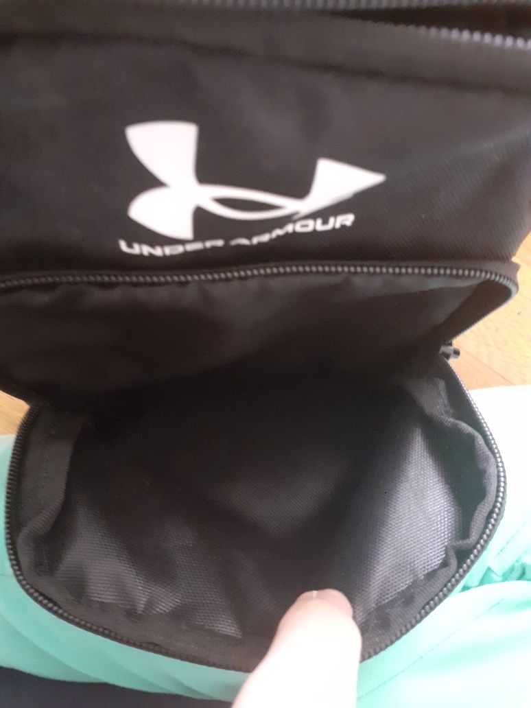 чантичка Under Armour