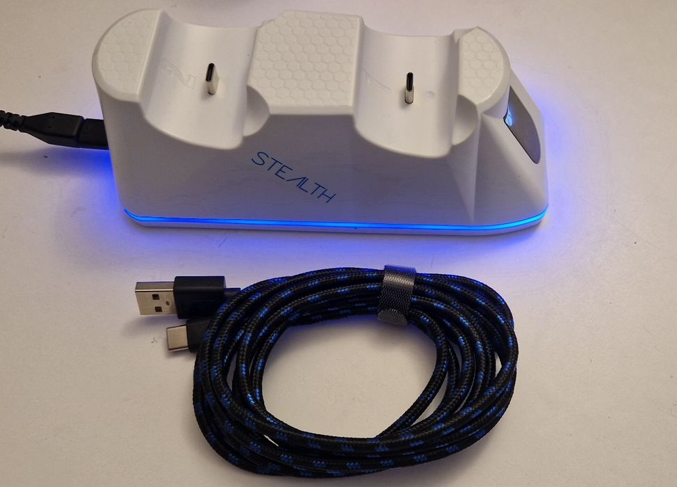 Vând Statie dubla de incarcare pentru controller PS5, Stealth