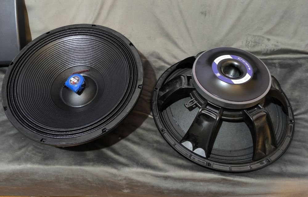 Продается усилитель два сабвуфера 18 дюймовых