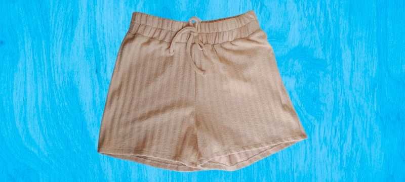 Pantaloni scurti bej tricot cu talie inalta si snur in talie S