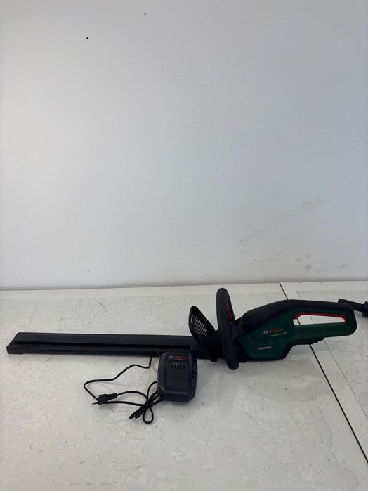 Fierăstrău electric Bosch UniversalHedgeCut nefuctional pentru piese