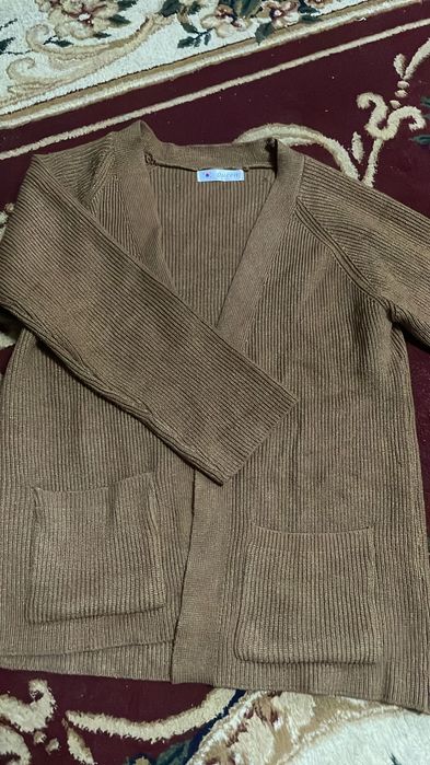 Вязание кардиган коричневого цвета с карманами