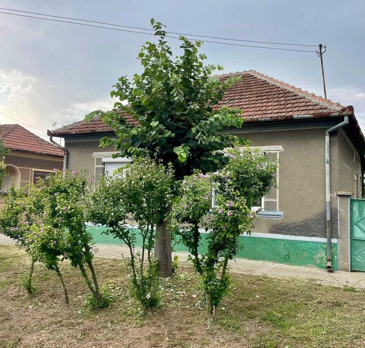 Vand (schimb cu apartament)casa  la Iratosu