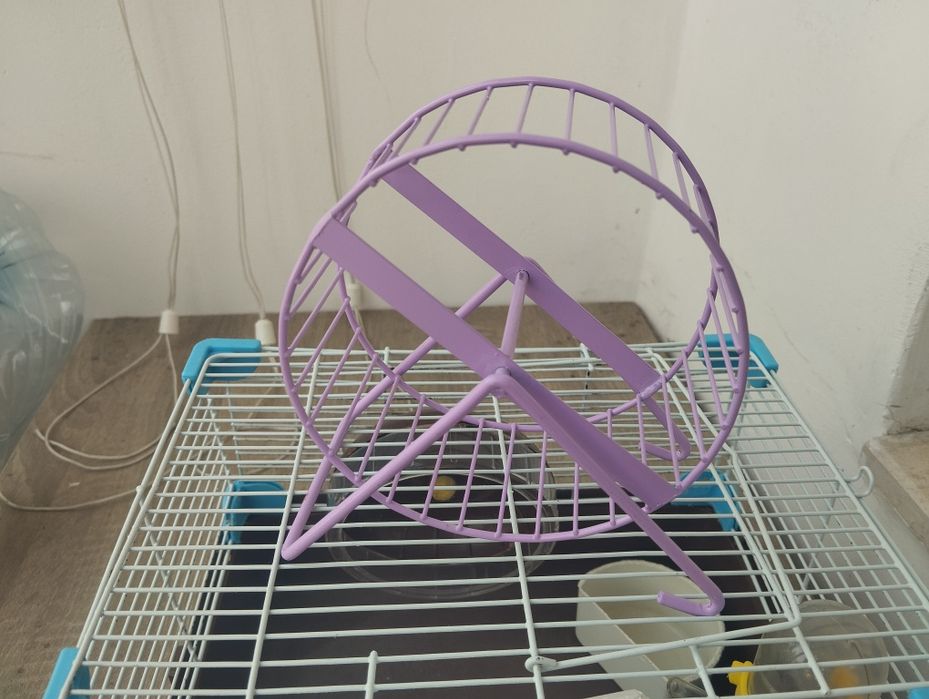 Продавам малка клетка за хамстер