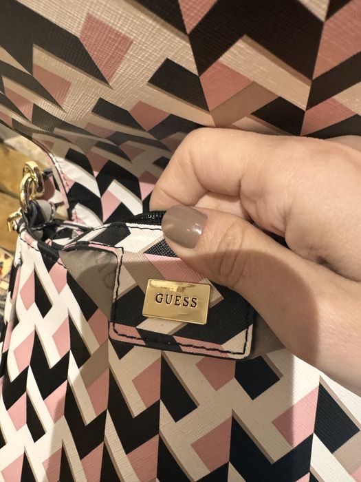 Нова чанта guess