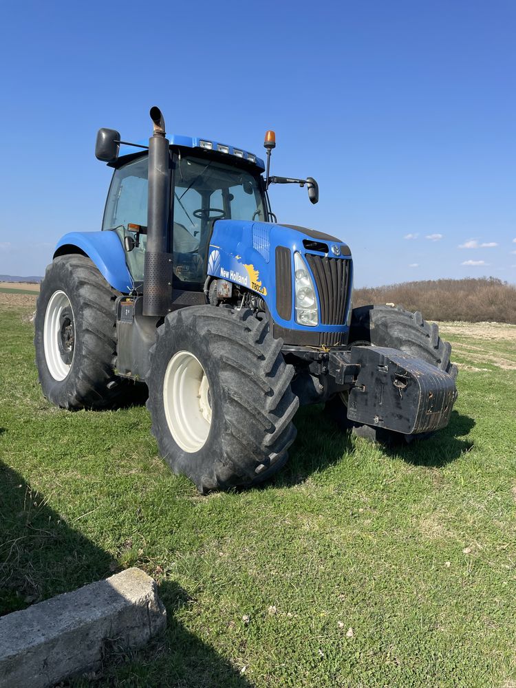 New Holland T8020