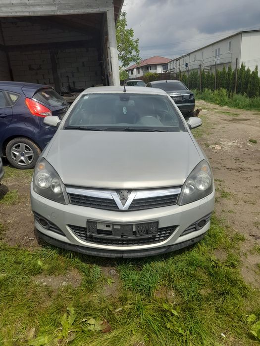 Dezmembrez Opel astra Twin Top motor 1.9 diesel cod Z19DTH an 2007