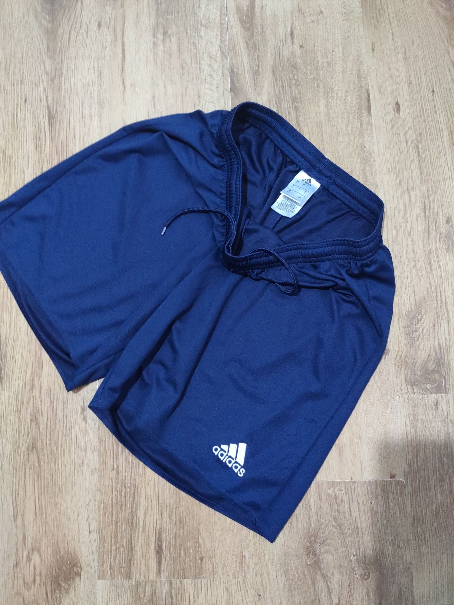 Pantaloni scurți Adidas mărimea L