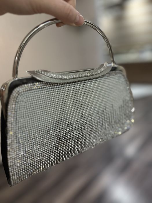 Продам клатч блестящий