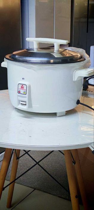 Профессиональная рисоварка новая