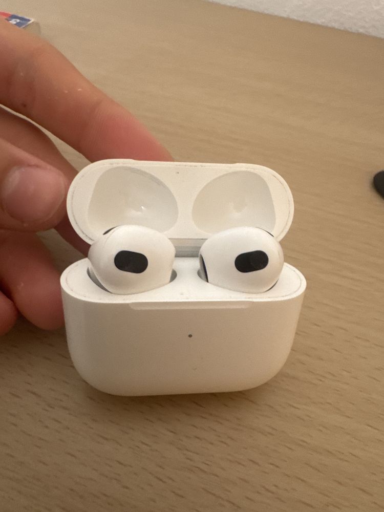 Vand airpods gen 3  originale