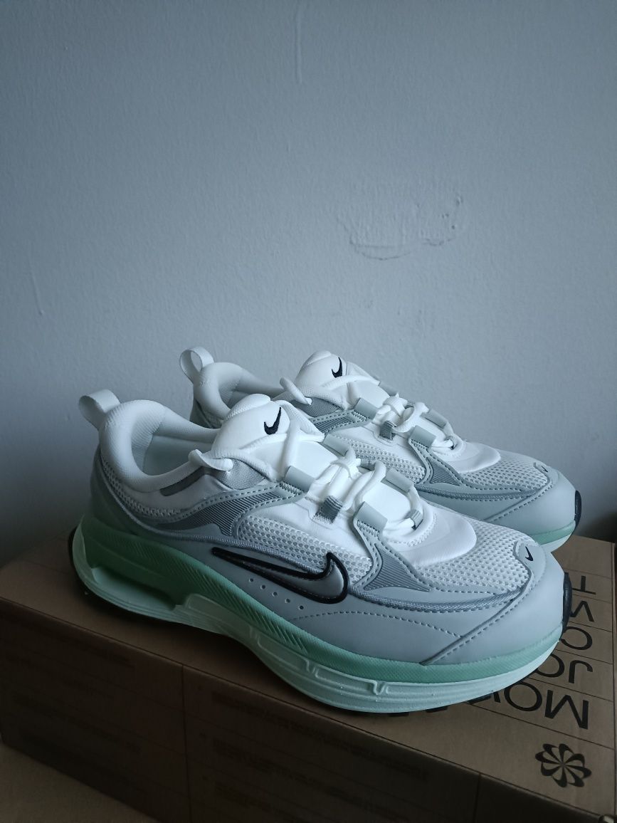 Nike Air Max Bliss номер 38 код 25А