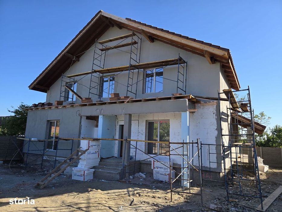 Casa superba, spatioasa in centrul Giarmatei, design deosebit, duplex