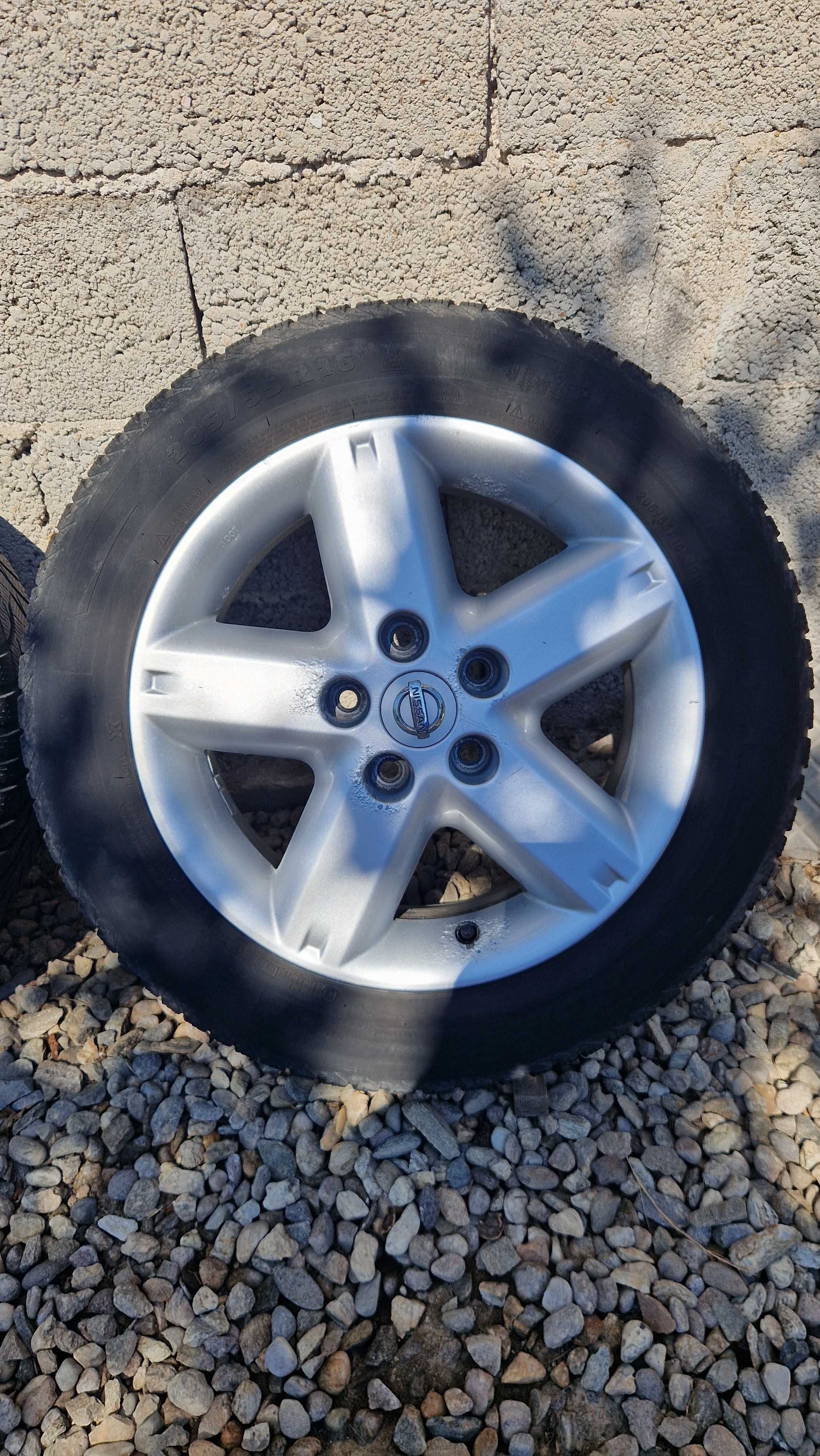 NISSAN XTRAIL Джанти със зимни гуми 205/55/16  6,5J×16  ET40  5×114,3