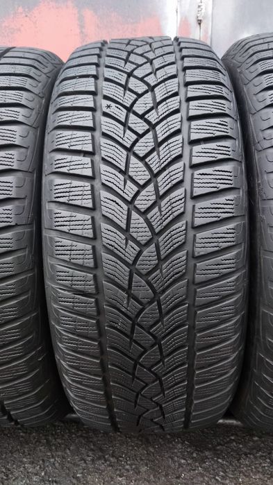 4бр. зимни гуми 225/55/17 GoodYear Ultra Grip Performance 
7.6mm
dot23