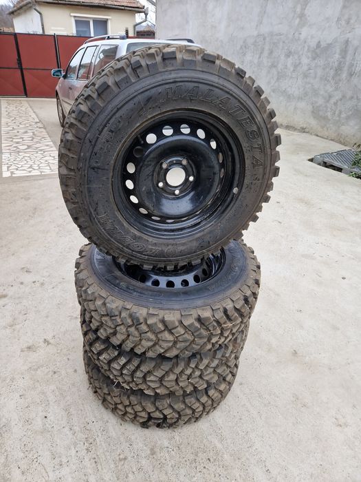 Vând cauciucuri offrod r16