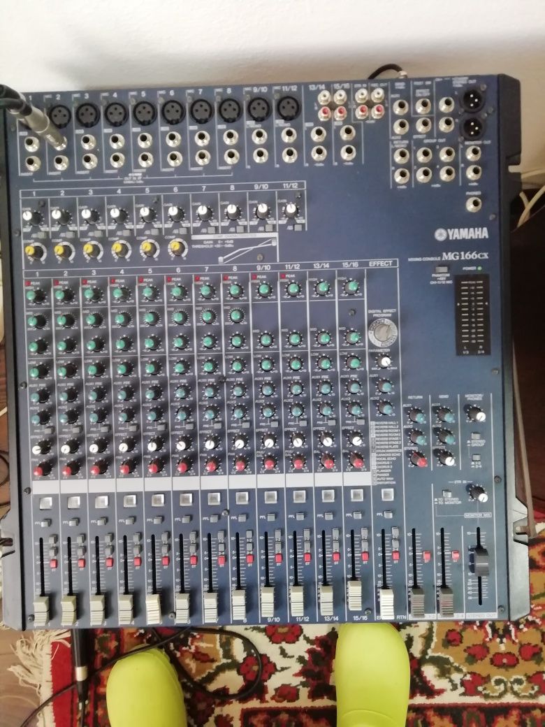 Mixer Yamaha în stare foarte bună