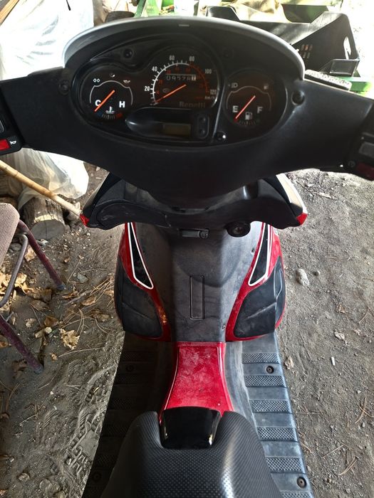 Скутери Benelli 491 и Piaggio NRG