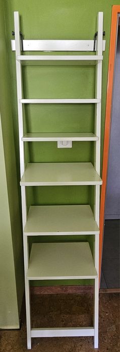 стенен стелаж за различни неща