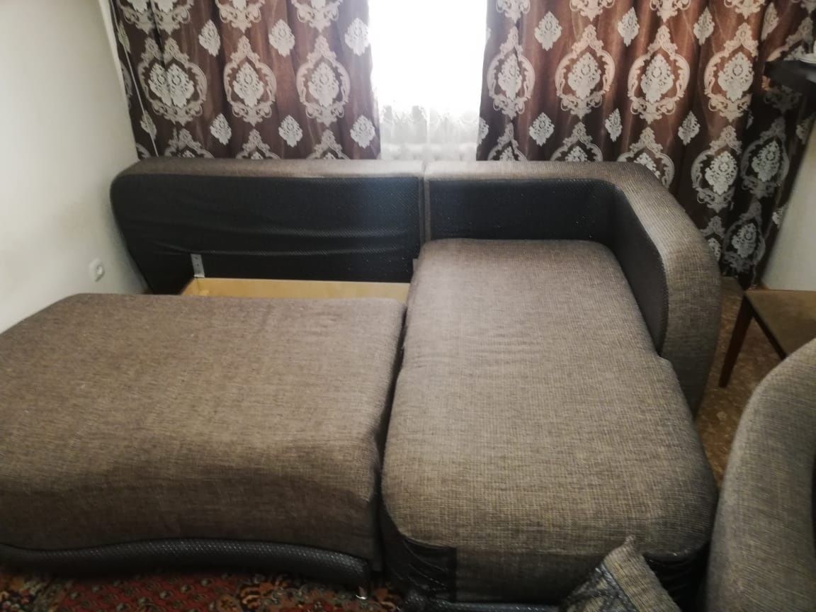 Продам диван с креслом и пуфом