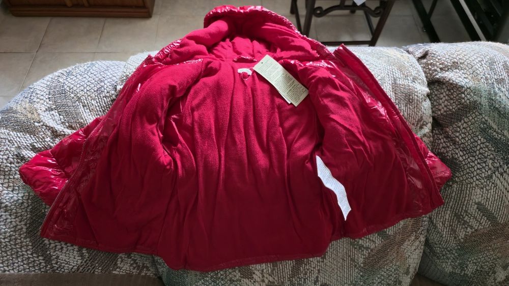 Детско червено яке с качулка United Colors of Benetton