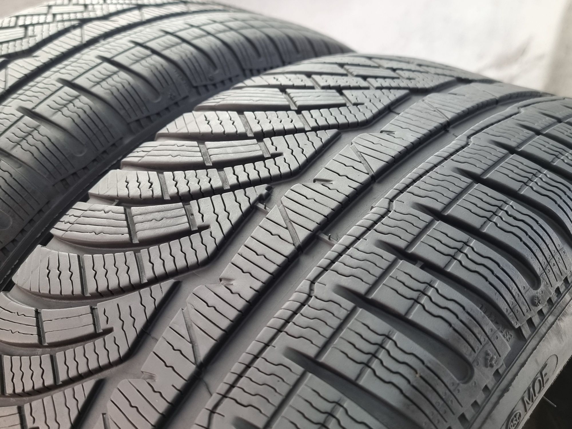 "Dot 22" 245/45/18 Michelin 2Броя: 200лв 6мм Run on flat