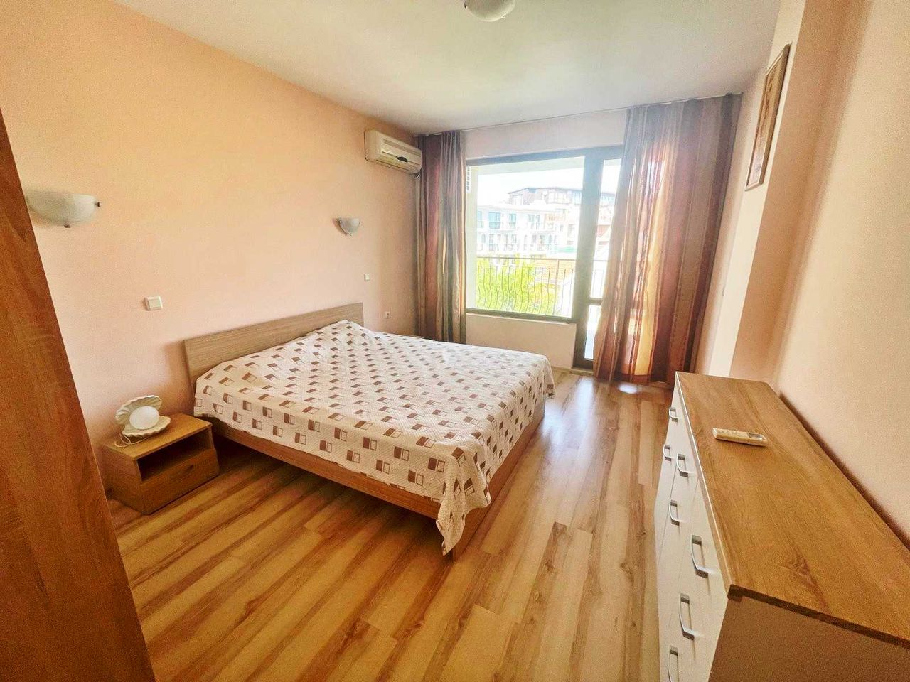Продава се Двустаен апартамент в к.к. Слънчев бряг - 65 кв.м за 985 €/кв.м - Снимка #6