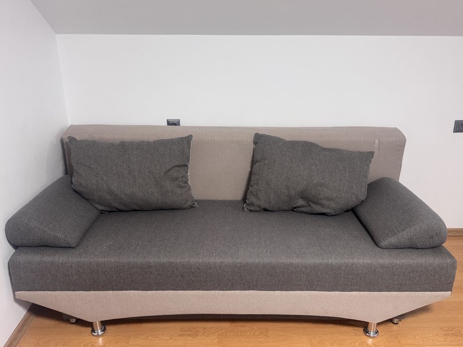 Canapea Extensibila sau pat într-o stare foarte bună