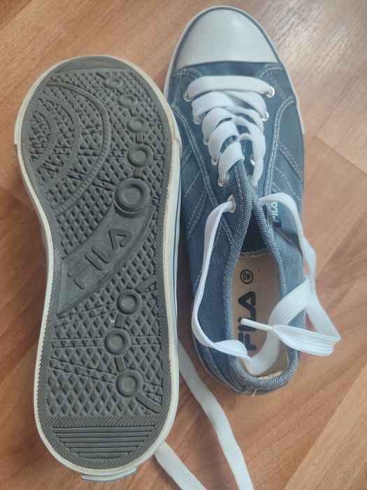 Vând 3 perechi de adidași