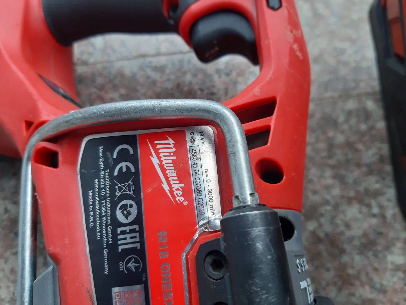 Milwaukee, Hilti ferestrau sabie, pe acumularori