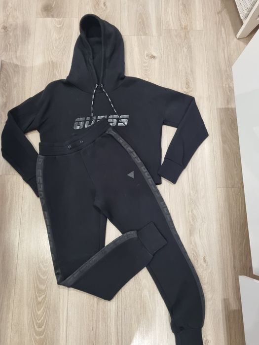 Спортен сет Guess
