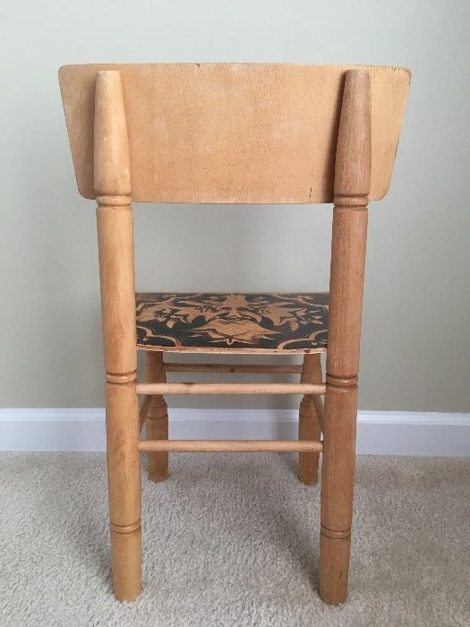 Дървено столче за малки и големи