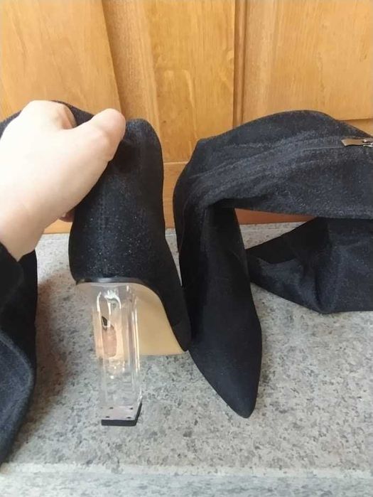 Нови високи ботуши с прозрачен ток на марката Stillo