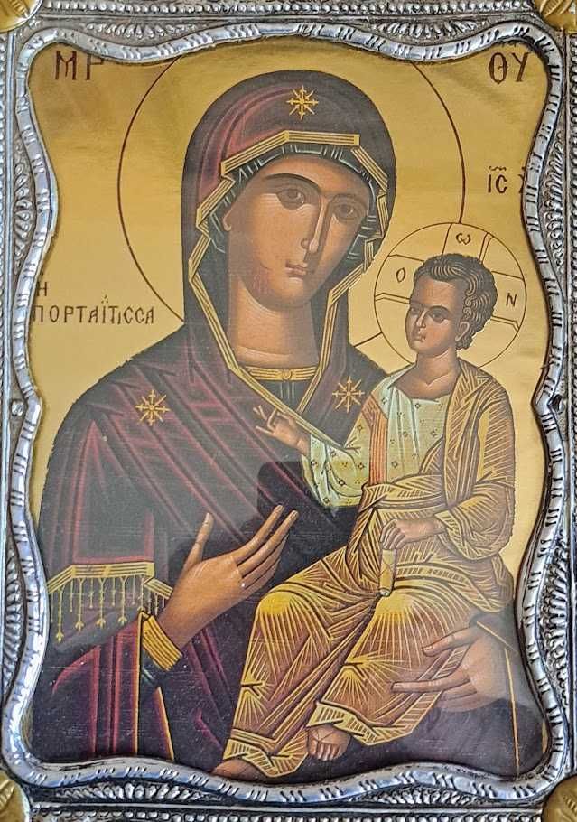 Уникално красива икона на Богородица с Младенеца