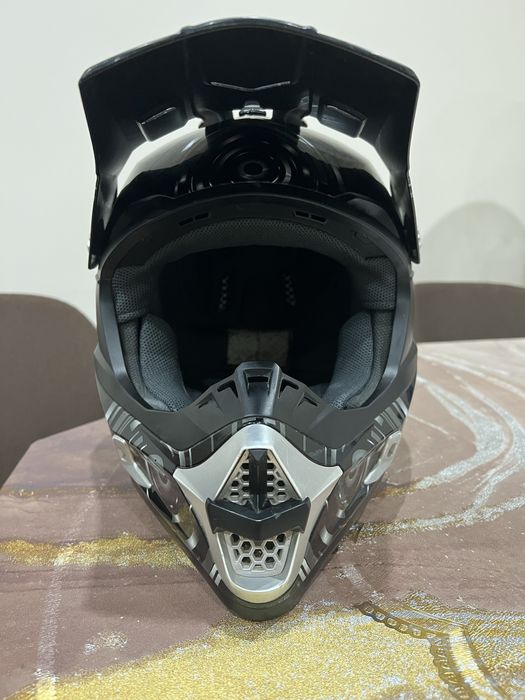 Кросова каска Madhead