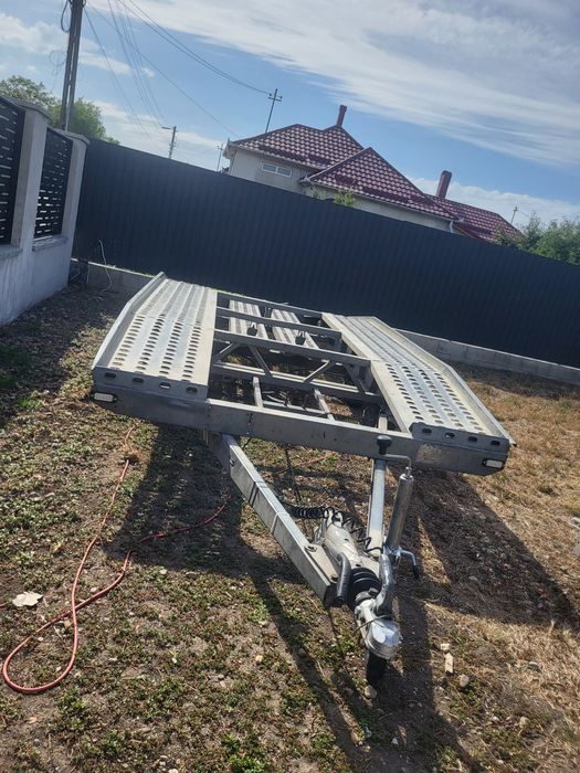 Închiriez trailer  / platforma auto