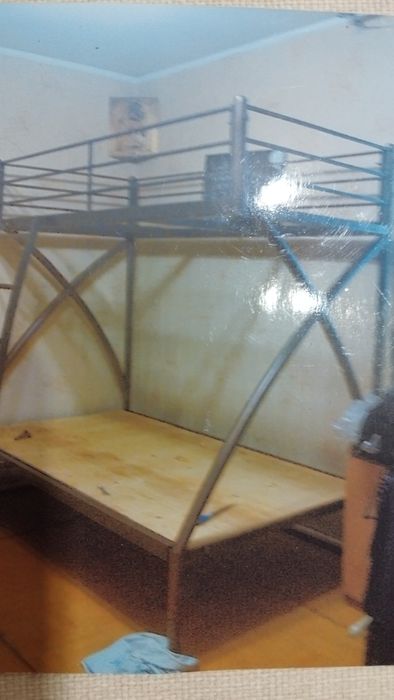 Продается металлический каркас двухэтажной кровати.