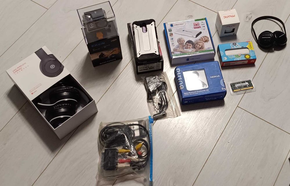 Smartphone functionale si defecte la volum, cu accesorii si cutii orig