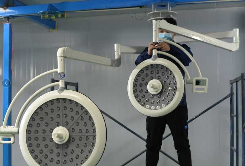 Хирургические бестеневы лампы передвижные и потолочные