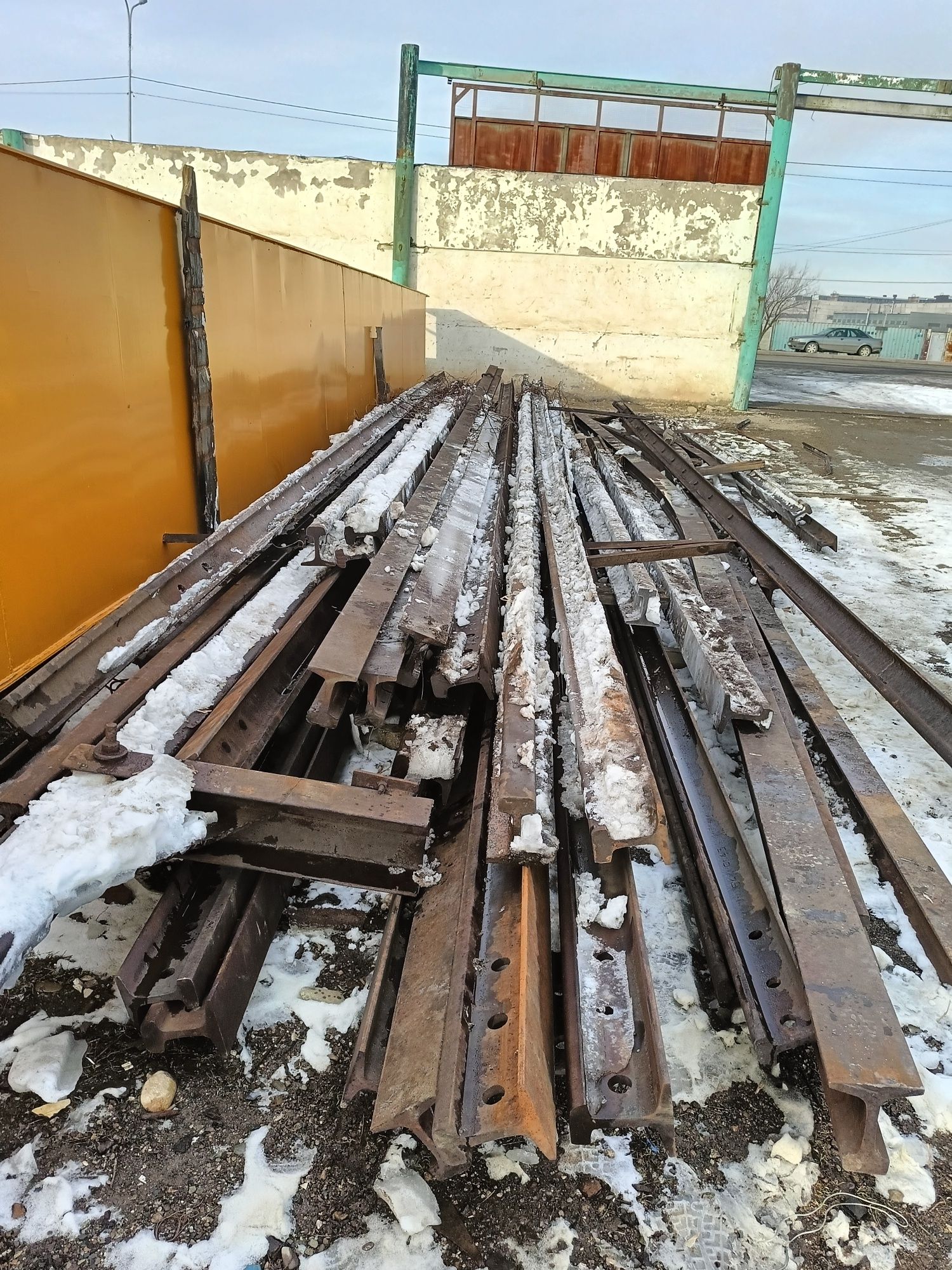 Продаются трубы рельсы уголок швеллер