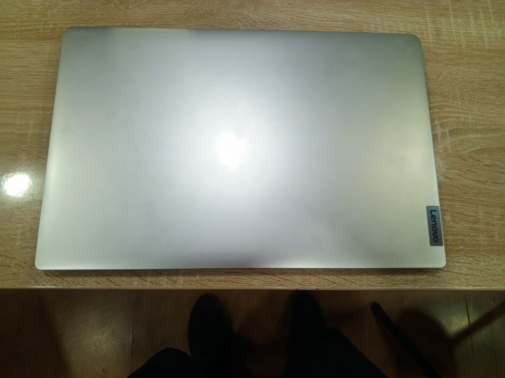 Notebook Lenovo V15