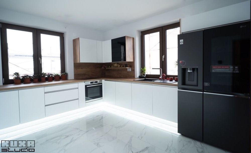 Mobila de bucatarie pe comanda.