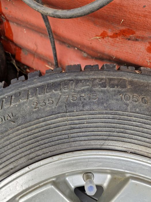 Vand 4 anvelope 235/75/15 stare ff buna aproape noi Pret 1700 neg