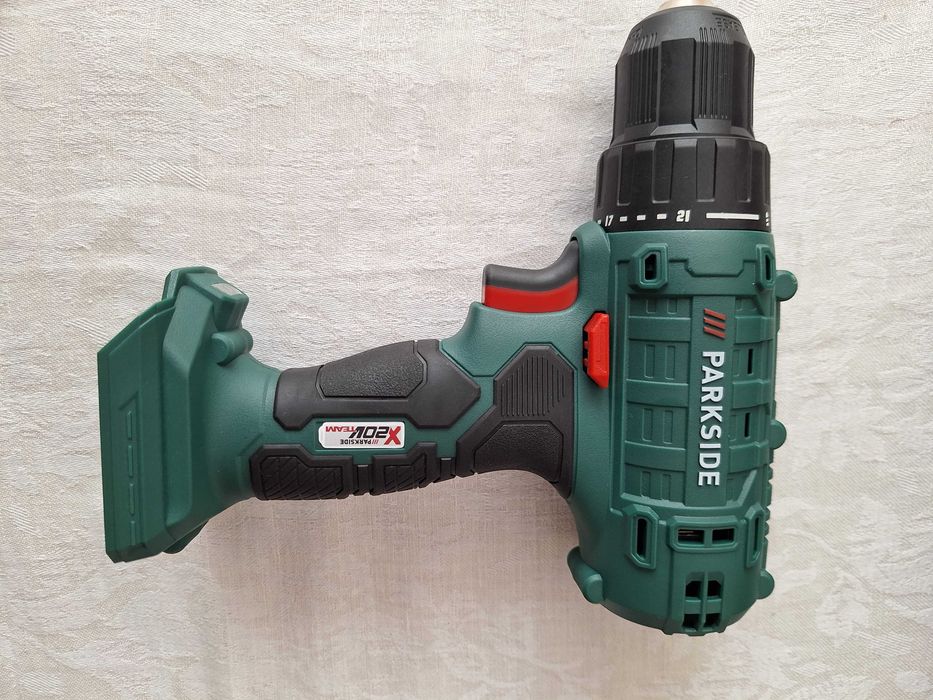 Bormasina pentru gaurit sau insurubat cu acumulator si incarc Parkside