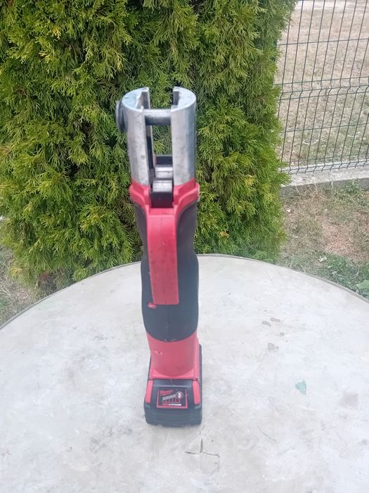 Presa sertizat Milwaukee M18 ACO202