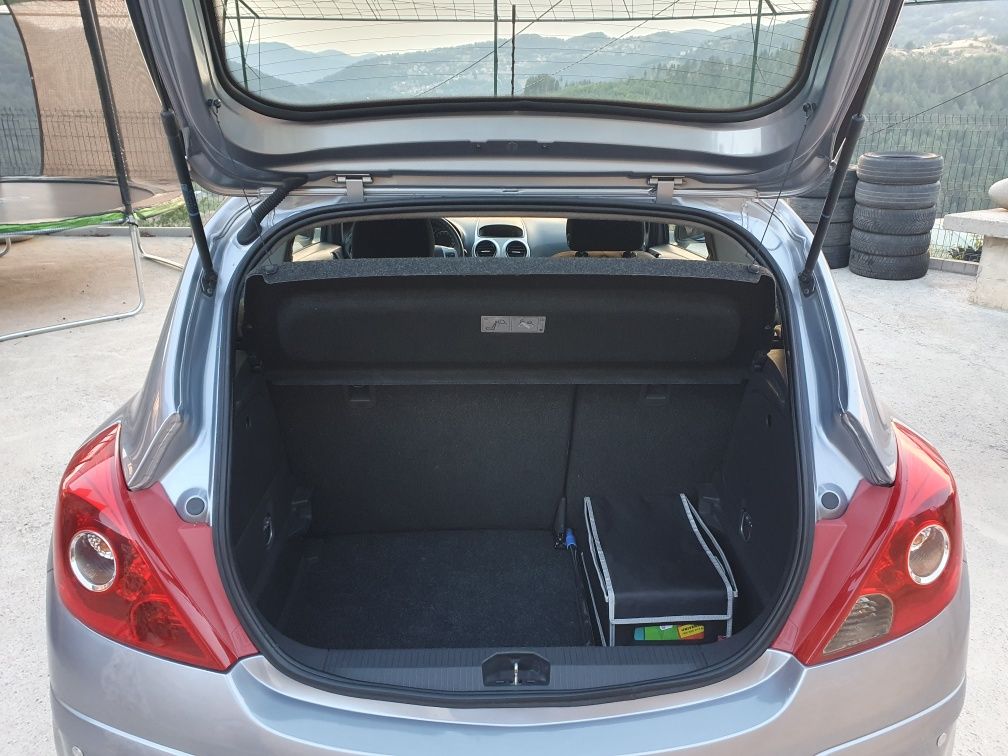 Opel Corsa D 2009 1.2i automatic