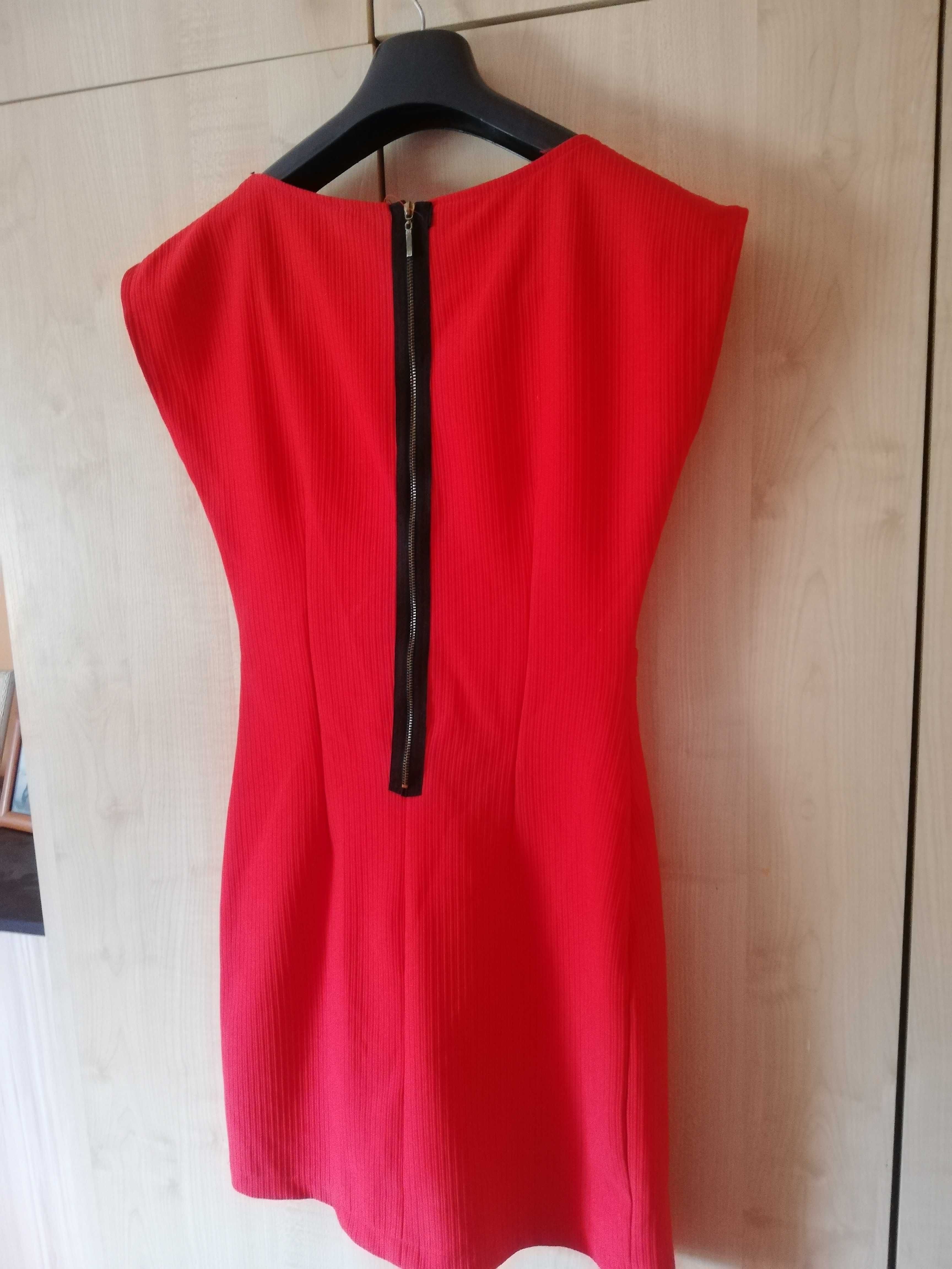 Червена рокля със сако