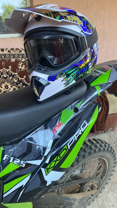 Vând cross 125 + casca