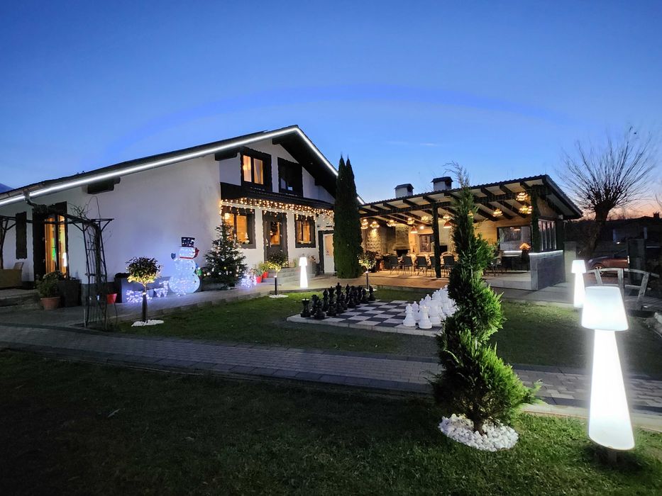 Inchiriez Cabana cu Piscina Incalzita